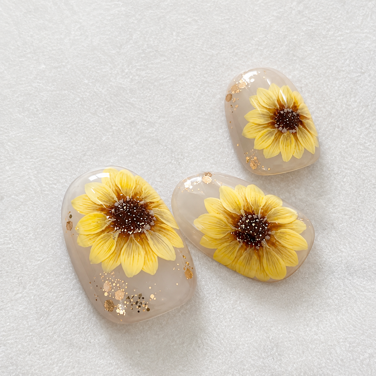 Uñas Press On Sunflower Pearl Detalles Dorados Nude