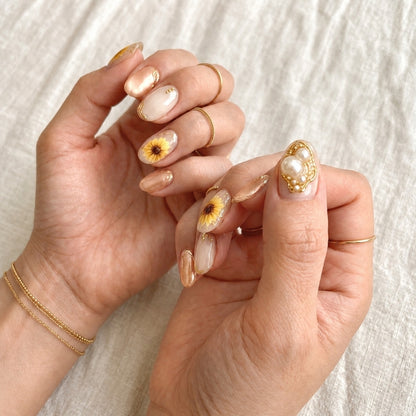 Uñas Press On Sunflower Pearl Detalles Dorados Nude