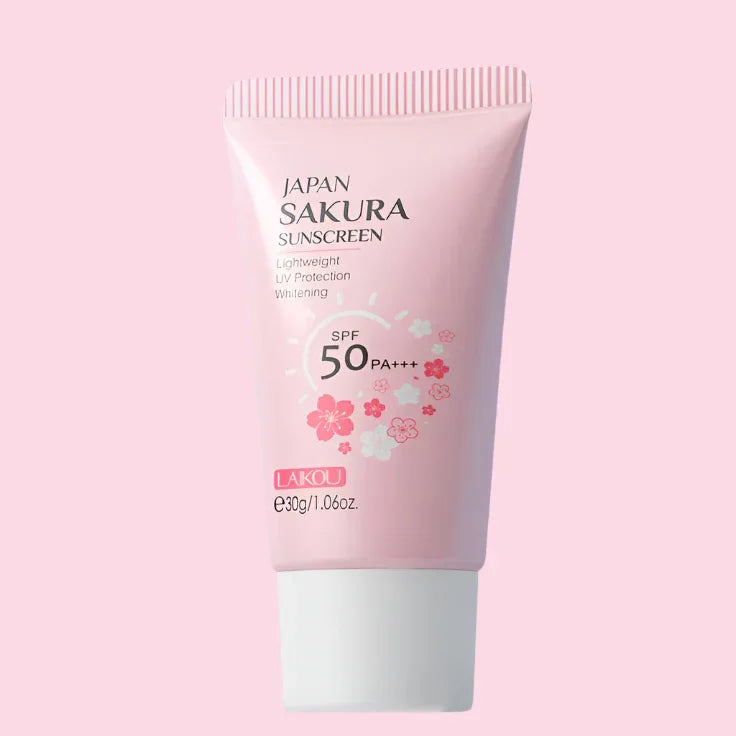 Protector solar japonés Sakura SPF 50 PA+++ de textura ligera, envase rosa, 30g.