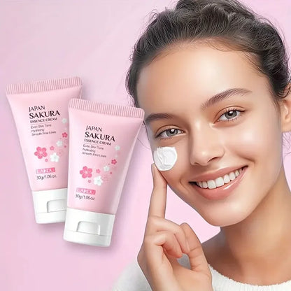 Crema facial japonesa Sakura, mujer aplicando crema hidratante coreana, cuidado de la piel
