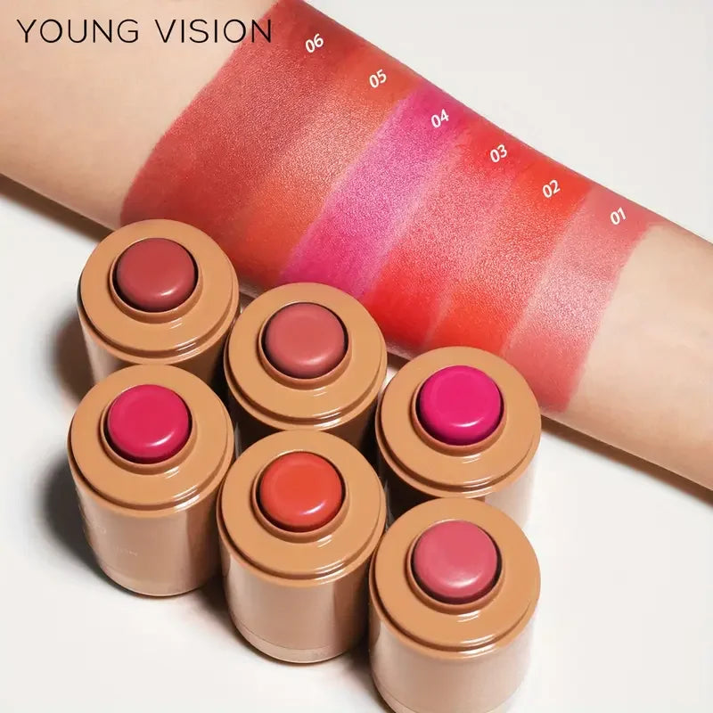 Swatches de rubor coreano en barra tonos rosados y corales sobre piel, maquillaje K-beauty