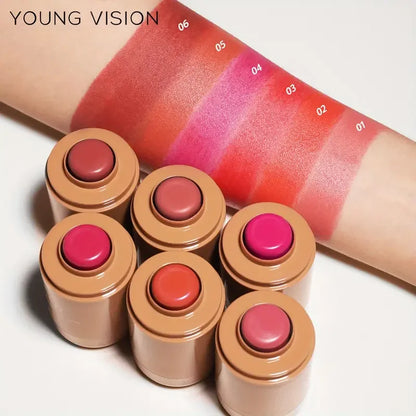 Swatches de rubor coreano en barra tonos rosados y corales sobre piel, maquillaje K-beauty