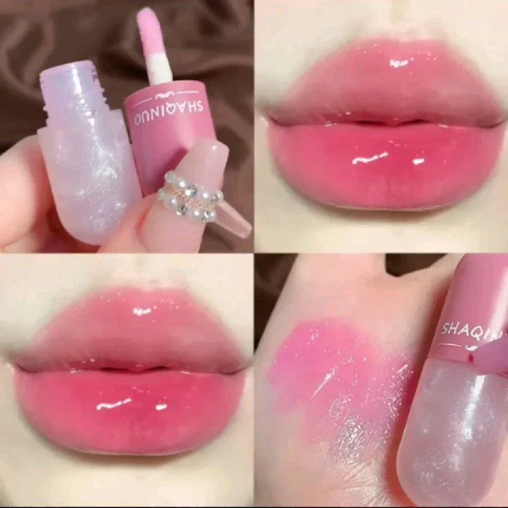 Brillo de labios coreano rosa, labios hidratados, swatch en piel, maquillaje de belleza