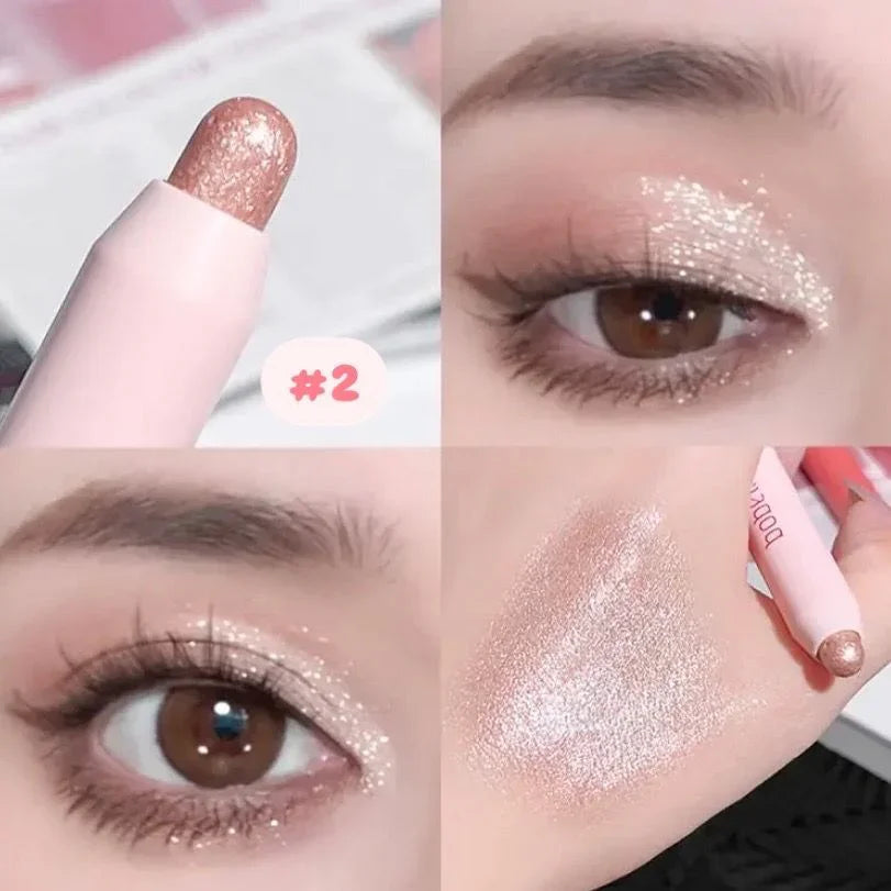 Sombra de ojos coreana dorada brillante aplicada en párpados y muestra en mano.