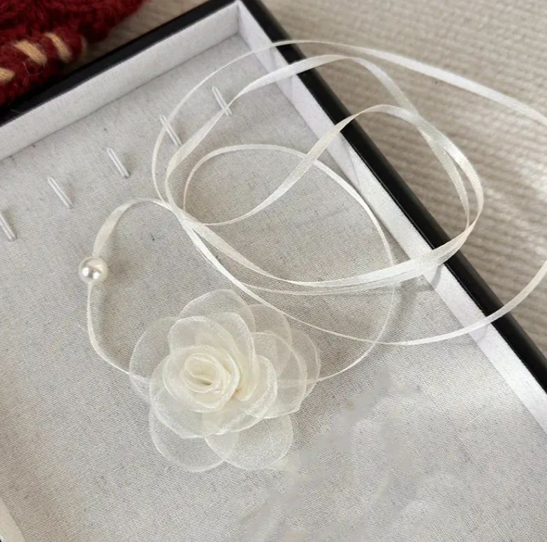 Chockers Midnight Rose