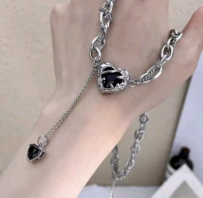 Collar “Raven Heart”