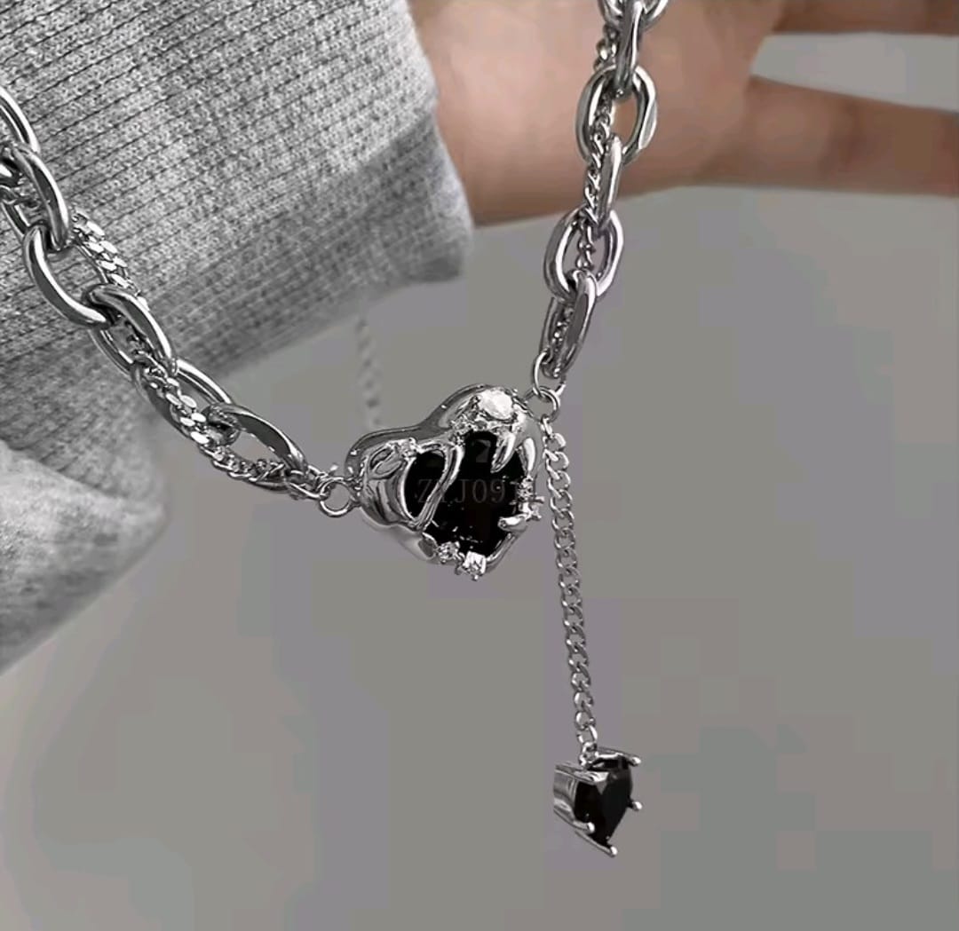 Collar “Raven Heart”