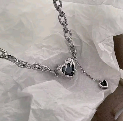 Collar “Raven Heart”