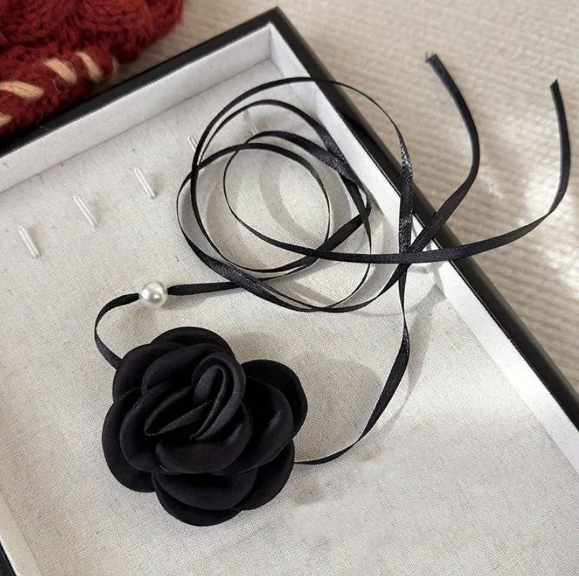 Chockers Midnight Rose